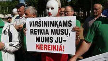 &Scaron;iaulių &bdquo;Busturo&ldquo; darbuotojai mitinge reikalavo keisti bendrovės vadovybę