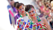 &bdquo;Manish Arora&ldquo; 2019 m. pavasario ir vasaros kolekcijos modelis