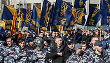 Ukrainos de&scaron;inieji radikalai susigrūmė su policija Kijeve
