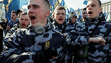 Ukrainos de&scaron;inieji radikalai susigrūmė su policija Kijeve
