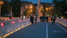 Supratimo apie &scaron;irdies nepakankamumą dieną Baltasis tiltas Vilniuje nusidažė raudonai