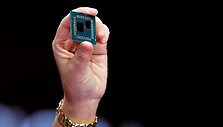 AMD vadovės Lisos Su rankoje &ndash; &bdquo;Zen 3&ldquo; architektūros procesorius stacionariems kompiuteriams