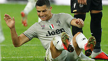 Cristiano Ronaldo pirmą kartą pasirodė aik&scaron;tėje po skandalo