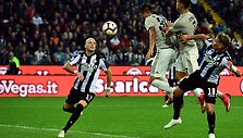 Cristiano Ronaldo pirmą kartą pasirodė aik&scaron;tėje po skandalo
