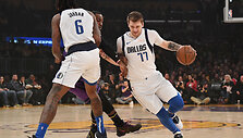&bdquo;Los Angeles Lakers&ldquo; krep&scaron;ininkai pranoko &bdquo;Dallas Mavericks&ldquo; komandą NBA rungtynėse.