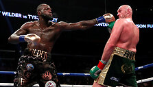 Tysonas Fury ir Deontay Wilderis kovojo ringe &ndash;  mačas baigėsi lygosiomis.
