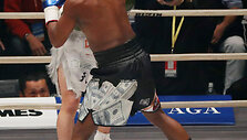 Floydas Mayweatheris įveikė Tenshiną Nasukawą Tokijuje jau pirmajame raunde.