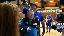 Klaipėdos &bdquo;Dragūno&ldquo; rankininkai devintą kartą tapo &scaron;alies čempionais. Treneris Artūras Ju&scaron;kėnas gavo &scaron;ampano.