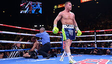 Canelo Alvarezas įveikė rusą Sergejų Kovaliovą kovoje dėl WBO čempiono diržo.