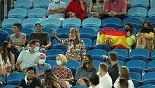 Moteris tribūnose užsipuolė Rafaelį Nadalį turnyre Australijoje.