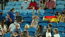 Moteris tribūnose užsipuolė Rafaelį Nadalį turnyre Australijoje.