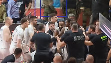 Po mačo kilo &bdquo;Partizan&ldquo; žaidėjų ir &bdquo;Crvena zvezda&ldquo; sirgalių konfliktas.