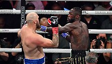 Deontay Wilderis nokautavo Robertą Heleniusą.