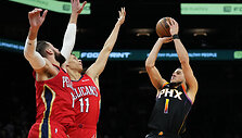 Devinas Bookeris pelnė 58 ta&scaron;kus į &bdquo;Pelicans&ldquo; krep&scaron;į.