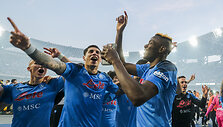 Victoras Osimhenas &scaron;venčia su &bdquo;Napoli&ldquo; komanda.