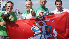 Romualdas Petrukanecas (kaireje) nerimauja dėl sporto reformos ir kaip tai atsilieps baidarių ir kanojų irklavimo lyderiams, tarp jų I.Navakauskui (antras i&scaron; kairės) ir H.Žustautui (trečias i&scaron; kairės). 