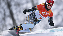 Ester Ledecka i&scaron;kovojo antrąjį aukso medalį, &scaron;įkart snieglenčių sporto varžybose.