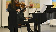 Varėnoje koncertas Čiurlionio muzikiniai keliai groj a K. Markevič, smuikuoja A. Kasperovič