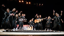 Keistuolių teatro premjera &bdquo;HOP!&ldquo; &scaron;uoliuoja per netikėtas Donaldo Bisseto istorijas