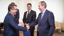 Nyderlandų Karalystės ambasada įteikė &bdquo;&Scaron;imtmečio dovaną&ldquo; Lietuvos miestams