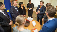 Nyderlandų Karalystės ambasada įteikė &bdquo;&Scaron;imtmečio dovaną&ldquo; Lietuvos miestams