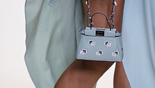 &bdquo;Fendi&ldquo; 2017 m. pavasario-vasaros sezono kolekcijos rankinė