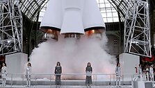 Kosmoso įkvėpta &bdquo;Chanel&ldquo; 2017&ndash;2018 m. rudens-žiemos kolekcija