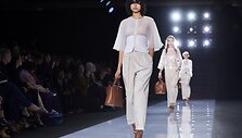 &bdquo;Emporio Armani&ldquo; 2018 m. pavasario ir vasaros kolekcijos modelis