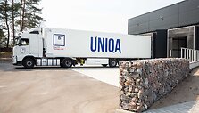 &bdquo;Uniqa&ldquo; natūralaus mineralinio vandens gamyklos atidarymo akimirka