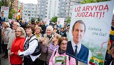 Judėjimo &bdquo;Lietuva yra čia&ldquo; akcija prie&scaron; paskutiniuosius kandidatų debatus