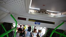 Vie&scaron;uoju transportu važiuojantys keleiviai kar&scaron;tį jaučia ir lauke, ir viduje