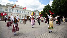 Valstybės vėliavų pakėlimo ceremonija