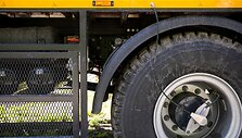 Valstybinių mi&scaron;kų urėdijos įsigytas gaisrų gesinimo automobilis