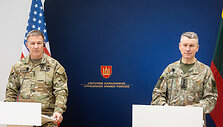 James C. McConville ir Valdemaras Rup&scaron;ys