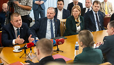 Dainius Gaižauskas, Saulius Skvernelis