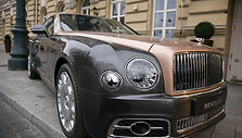 &bdquo;Bentley&ldquo; automobilių pristatymo akimirka