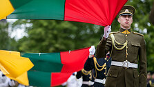 Valstybės vėliavos pakelimo ceremonija