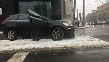 Vilniuje, &Scaron;eimyn&scaron;kių g. &bdquo;Volvo&ldquo; įsirėžė į &scaron;viesoforą