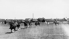 Kariūnai jojimo pratybose. 1929 m.