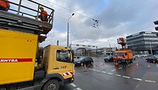 Vilniuje, Žemaitės ir Naugarduko gatvių sankryžoje, &scaron;iuk&scaron;liavežis nutraukė troleibusų kontaktinį tinklą