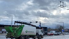 Vilniuje, Žemaitės ir Naugarduko gatvių sankryžoje, &scaron;iuk&scaron;liavežis nutraukė troleibusų kontaktinį tinklą