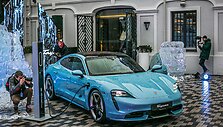 Vilniuje pristatyti elektromobilis &bdquo;Porsche Taycan&ldquo;
