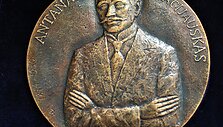 Antano Macijausko atminimo medalį sukūrė skulptorius&nbsp;&nbsp;Stasys Makaraitis