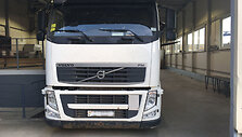 &Scaron;alčininkuose muitininkai tu&scaron;čiavidurių baltarusi&scaron;kų lentų krovinyje aptiko didžiulę cigarečių kontrabandą