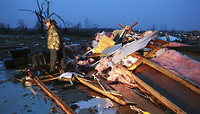 JAV pietuose siaučiant audroms ir tornadams žuvo trys žmonės