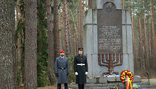 Vainikų padėjimo ceremonija Panerių memoriale