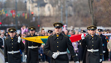 Valstybės vėliavos pakėlimo ceremonija Nepriklausomybės aik&scaron;tėje