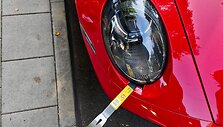 Bandyta apvogti Porsche automobilį