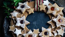 Kalėdinis Linzer sausainių vainikas