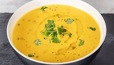 Pavyks i&scaron; pirmo karto: žinoma maisto tinklara&scaron;tininkė pasidalino aromatingos sriubos receptu